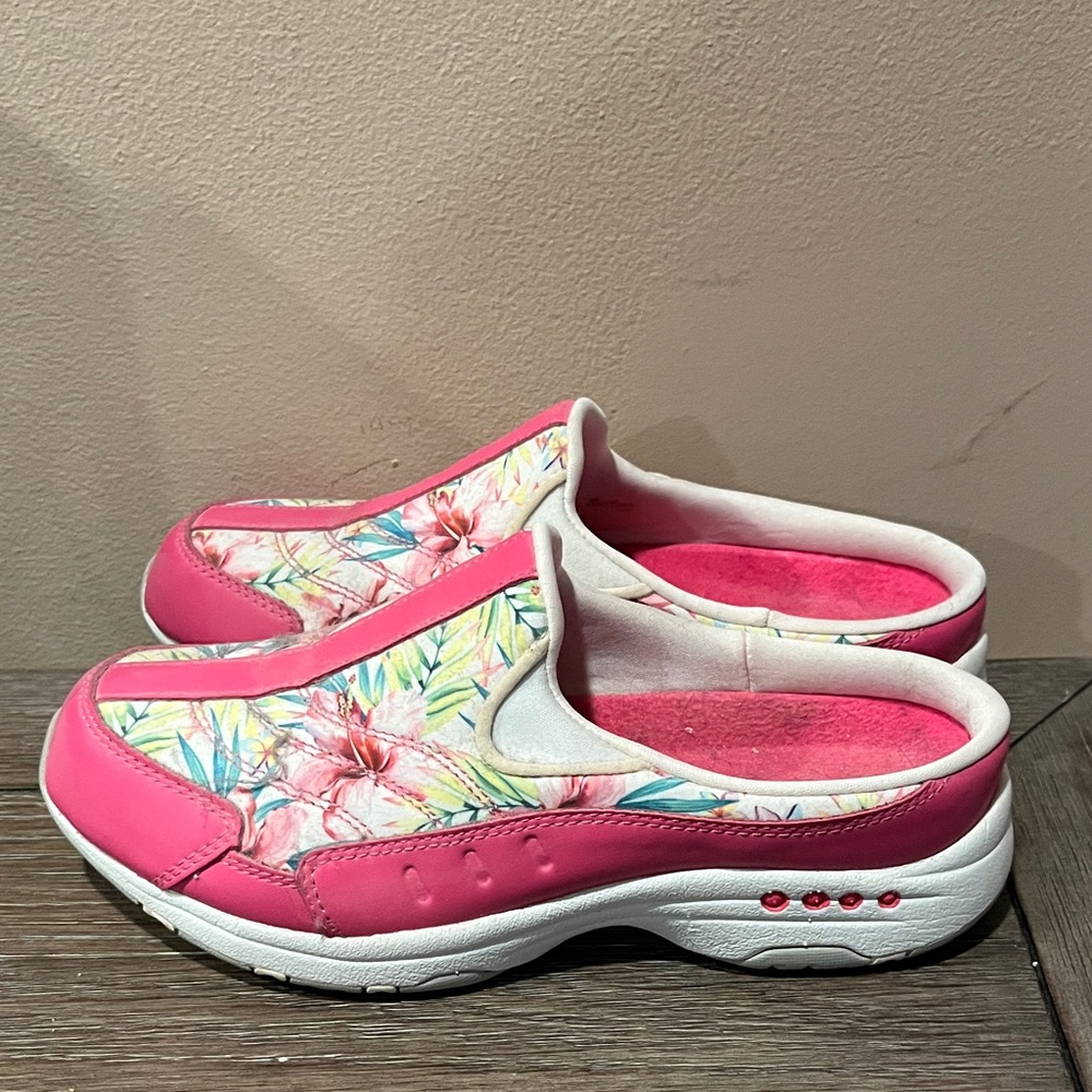 Easy spirit floral slip ons size 6